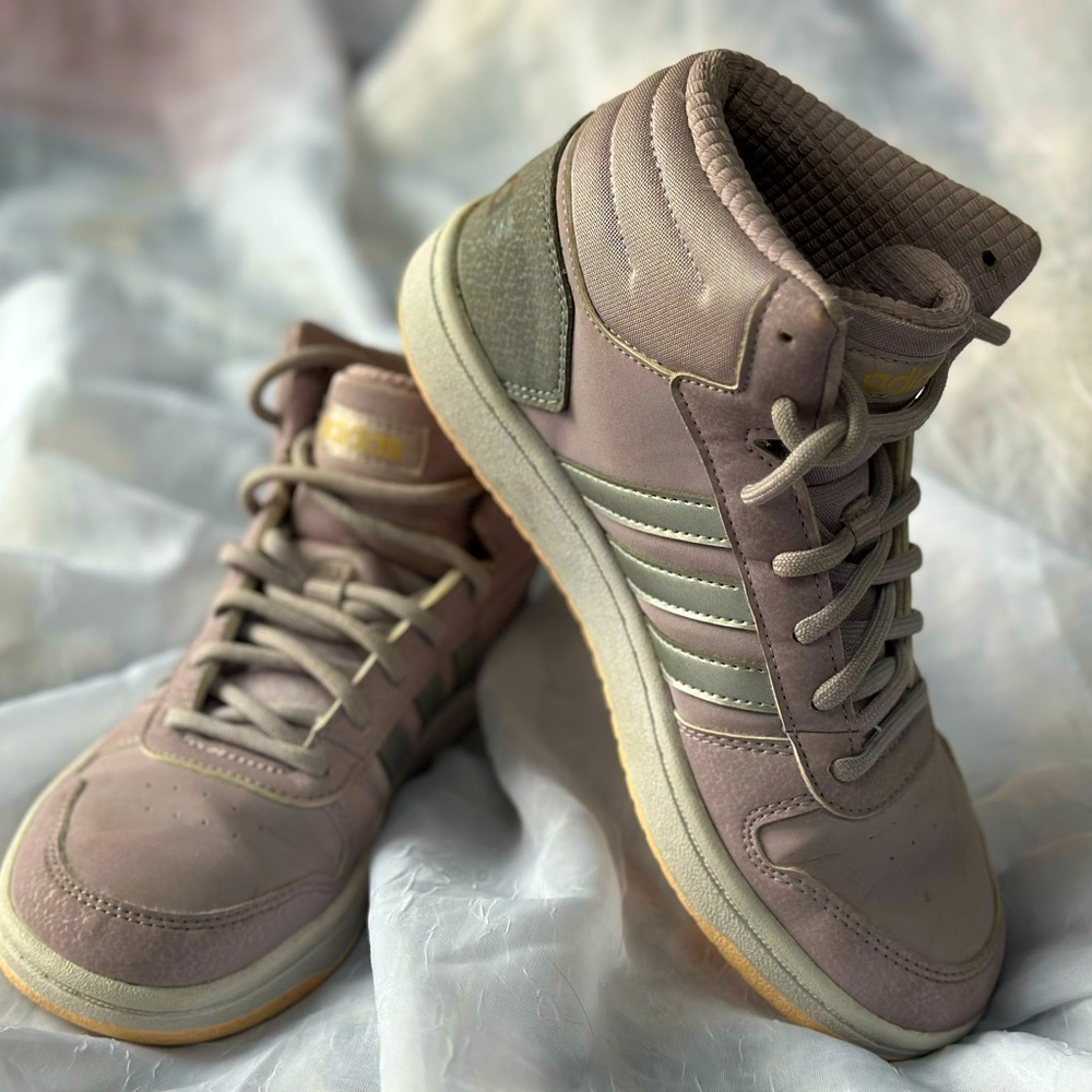 Adidas hoops mid 2.0 size 3 big kids/youth